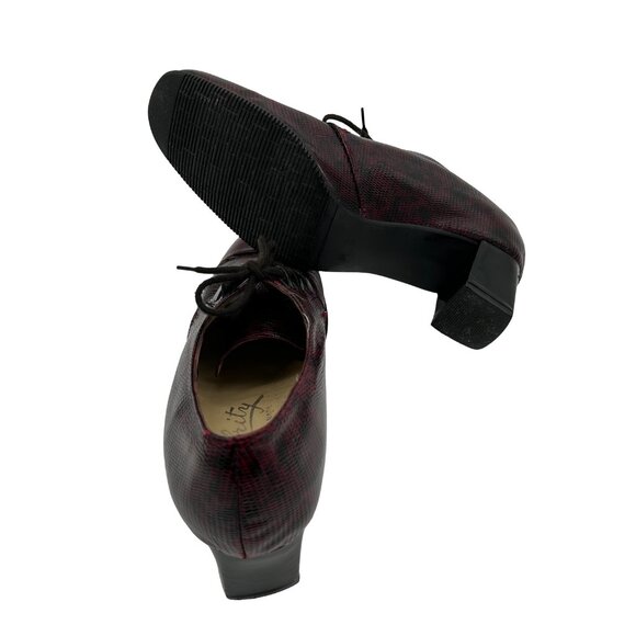 VINTAGE 70s Red Faux Snakeskin Laced Pumps - Picture 5 of 6